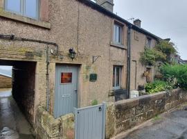 Carpenters Cottage, Elton in the Peak District，位于Elton的酒店