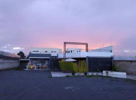 Plaza Tababela near Quito Airport，位于基多的度假短租房