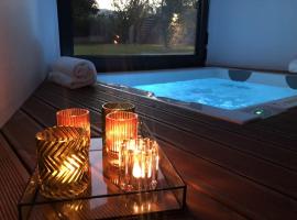 Portovella Lodges & Bungalows，位于Pala的酒店