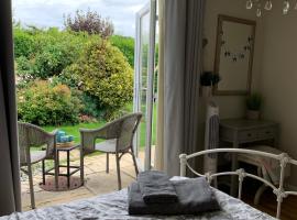 New Forest Chalet，位于Ibsley的木屋
