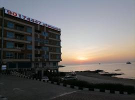 Amwaj hotel Salalah Mirbat，位于塞拉莱的带泳池的酒店