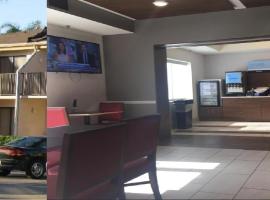 HOLIDAY INN EXPRESS, 3601 W BURLEIGH BLVD, TAVARES, FL, 32778-5803，位于塔瓦雷斯的酒店