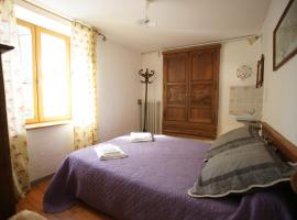 Room for two in a house of the XVII century - N3 Chez Jean Pierre，位于Villar-dʼArène的度假屋