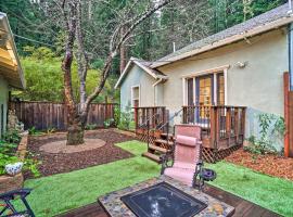California Cottage Less Than 4 Mi to Redwood Hiking Trails，位于Ben Lomond的酒店