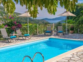 Private villa close to Famous Myrtos beach with private boat!，位于阿依亚埃夫菲亚的酒店
