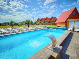 Holiday resort, Jaroslawiec，位于雅罗斯瓦维茨的乡村别墅