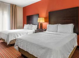 HOLIDAY INN, 1205 AVENIDA CENTRAL, LADY LAKE, FL, 32159-7725，位于圣母湖的酒店