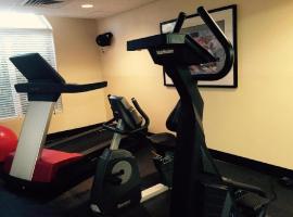 SEVEN SEBRING RACEWAY HOTEL, 150 MIDWAY DR, SEBRING, FL, 33870-7552，位于锡布灵的酒店