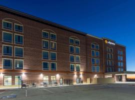 La Quinta Inn & Suites by Wyndham Dallas - Frisco Stadium，位于弗赖拉辛的酒店