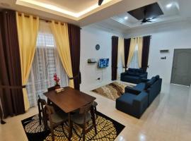 Nawra Homestay Besut, Terengganu，位于Kampung Raja的度假屋