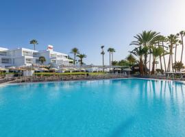 Hotel Riu Paraiso Lanzarote - All Inclusive，位于卡门港的酒店