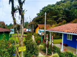 Hospedaje Santaelena -chalets de montaña-，位于圣埃伦娜的酒店