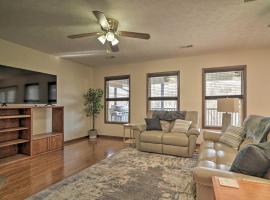 Caryville Home with Dock, Steps to Norris Lake!，位于Caryville的酒店
