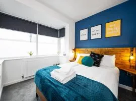 7 bedroom house ENSUITE Rooms, fully equipped kitchen, free WIFI, TVs in all rooms CITY CENTRE CLOSE TO A46 Inspire Homes