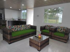 Villas Campestres las Heliconias - Villa Ginger，位于比亚维森西奥的带按摩浴缸的酒店