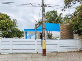 RedDoorz @ Don Martie Beach House Naic Cavite，位于伊穆斯的酒店