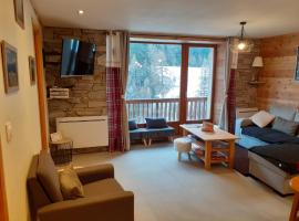 Appartement chaleureux avec wifi de 10 personnes à Val-Cenis，位于琴山朗勒堡Pont des Chevre附近的酒店