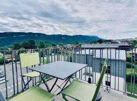 Les Hauteurs d'Annecy 2 étoiles entre lac et montagne，位于安锡的低价酒店
