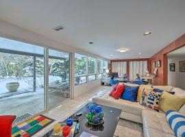 Edmonds Apartment with Private Wine Cellar!，位于埃德蒙兹的酒店
