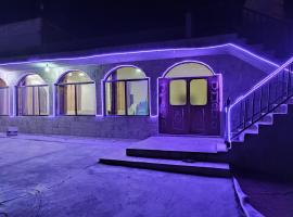 private room with cultural experience and great landscapes，位于Şirfah的酒店