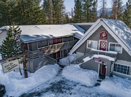 红棕熊旅馆，位于马姆莫斯湖的滑雪度假村