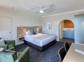 Hamilton Henry Parkes Motor Inn，位于帕克斯的酒店