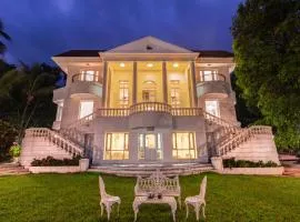 Ivory Crest by StayVista - Mountain-view villa with Pool, Garden & Snooker table