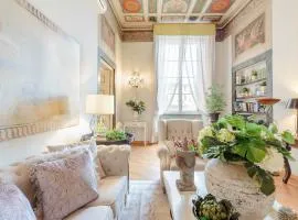 Casa San Giovanni, Romantic LUCCA apartment With View Over a Church