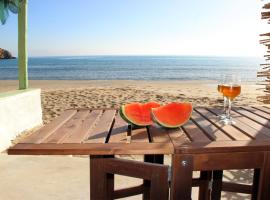 Manis Sirma (fisherman's house by the Sea)，位于Provatas的酒店