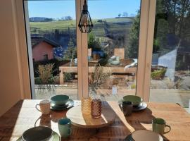 Große Auszeit Eifel mit Sauna, Kamin und Terrasse，位于Nettersheim的公寓