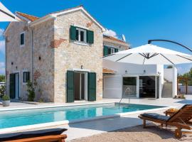 Villa Carmen by Interhome，位于扎顿的酒店