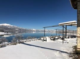 Ξενώνας Παρατηρητήριο Υπερώον，位于Ágios Athanásios的酒店