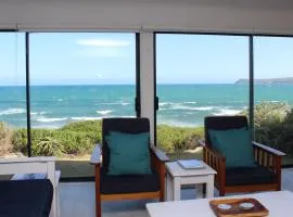 Baby Whale Bliss - Beachfront House