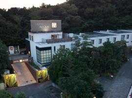 Hotel Gendairakuen Isehara，位于伊势原市的酒店