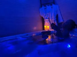 Séjour Romantique Jacuzzi intérieur Privé