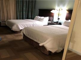 HAMPTON INN & SUITES, 11727 NE 63RD DR, LADY LAKE, FL, 32162-8620，位于退休小镇的酒店