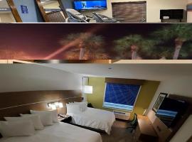 HOLIDAY INN EXPRESS & SUITES, 180 FENWAY DR, DELAND, FL, 32724，位于德兰的酒店