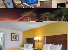 QUALITY INN & SUITES, 201 N 1ST ST BLDG 1, PALATKA, FL, 32177-3739，位于帕拉特卡的酒店
