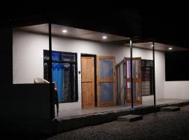 Camp Unchi Dhaar Chakrata，位于德拉敦的酒店