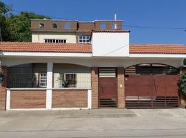 Playa Azul, Michoacán Casa&SolMarena，位于普拉亚阿苏尔的酒店