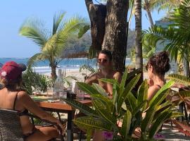 Beach Front Bahia，位于萨玛拉的酒店