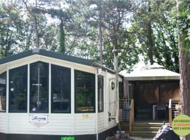 Chalet/Caravan Camping Resort Heische Tip Zeeland，位于泽兰省的度假村