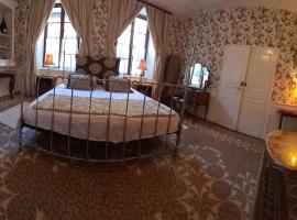 13 Bohemian Bienvenue B&B，位于Pontrieux的旅馆