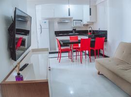 Apartamento reformado na melhor localização a 100 metros da praia,comodidade inclui ,garagem,internet,elevadores duas cadeiras de praia ,cooler,roupas de cama e banho，位于瓜拉派瑞的度假屋