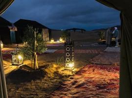Travel Oasis Merzouga Camp，位于梅尔祖卡的度假村