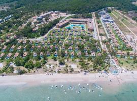 FLAT PRAIA DOS CARNEIROS - Eco Resort Praia dos Carneiros ao lado da Igrejinha，位于Rio Formoso的带泳池的酒店