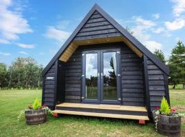 Wildflower Meadow Cabins，位于Whitington的露营地