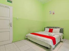 RedDoorz near Tugu Pramuka Cianjur，位于Bojong 1的酒店