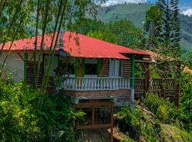 Room in Lodge - Family Cabin With Lake View，位于Risaralda的酒店