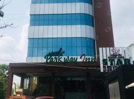 Hotel ParkwayInn，位于Kelambākkam的酒店